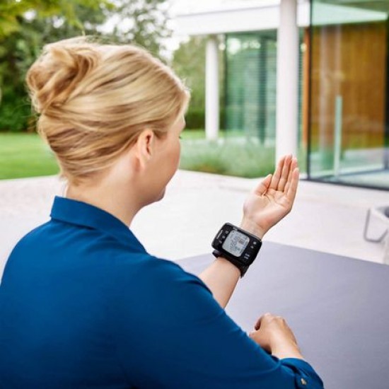 Tensiometru de incheietura Omron RS7, Bluetooth, 2 utilizatori, 100 de masuratori, Negru - Cardio - oferit de batoutlet.ro
